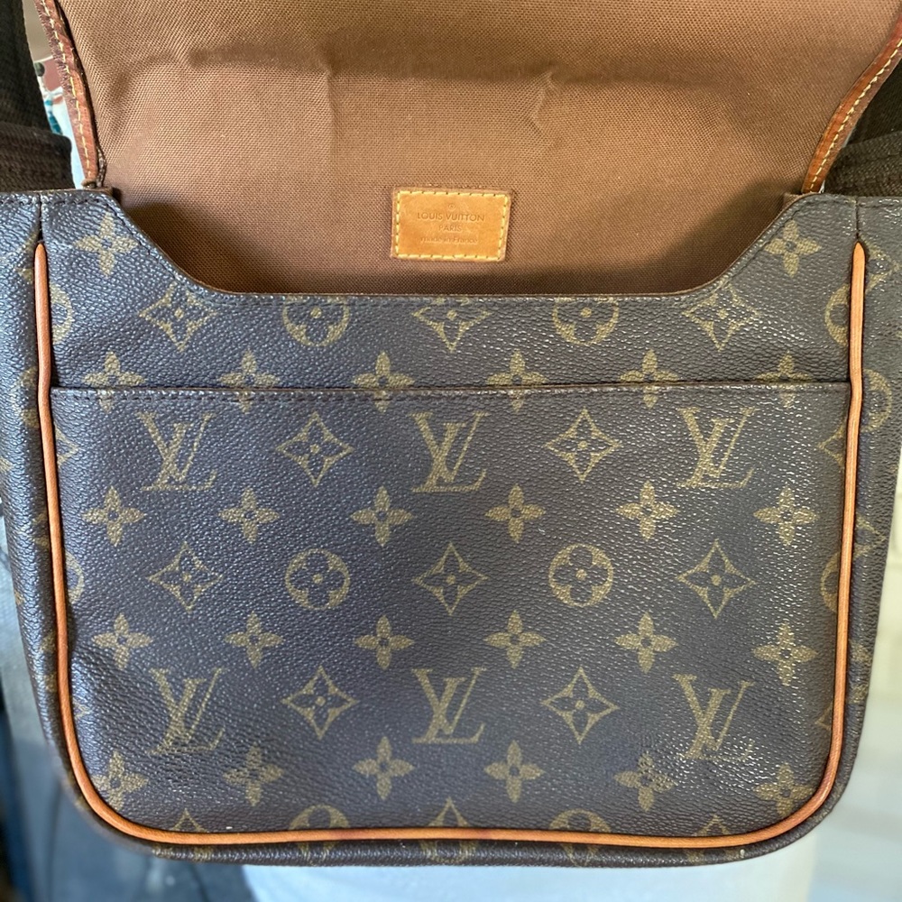 SOLD🔅Louis Vuitton Bosphore Crossbody Bag - Picture 4 of 15
